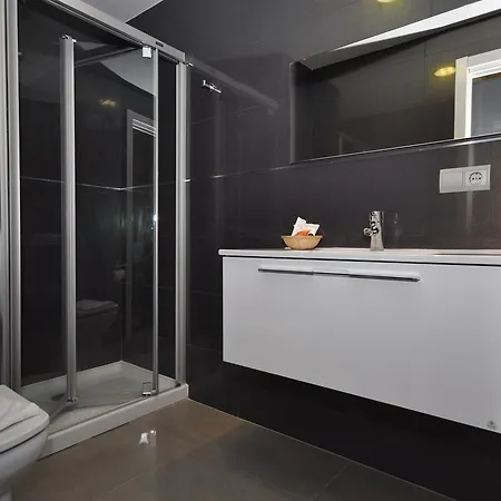 & Suites Arrizul Gros San Sebastian