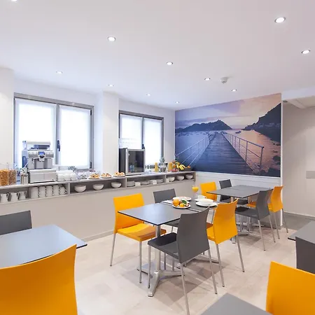 & Suites Arrizul Gros فندق *