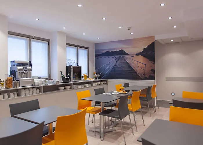 & Suites Arrizul Gros San Sebastian