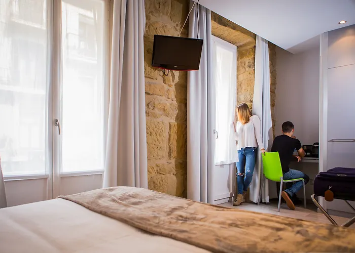 & Suites Arrizul Gros San Sebastián