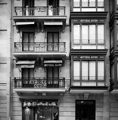 & Suites Arrizul Gros San Sebastián