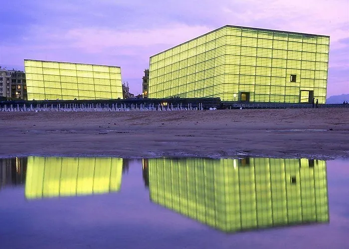 & Suites Arrizul Gros San Sebastian