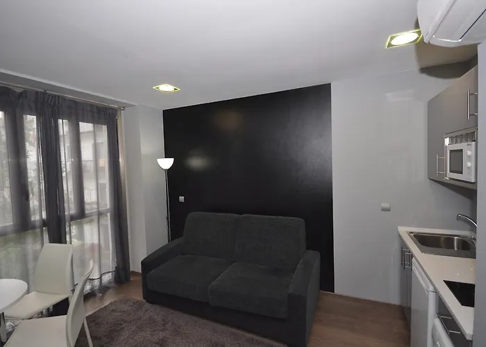 & Suites Arrizul Gros فندق *