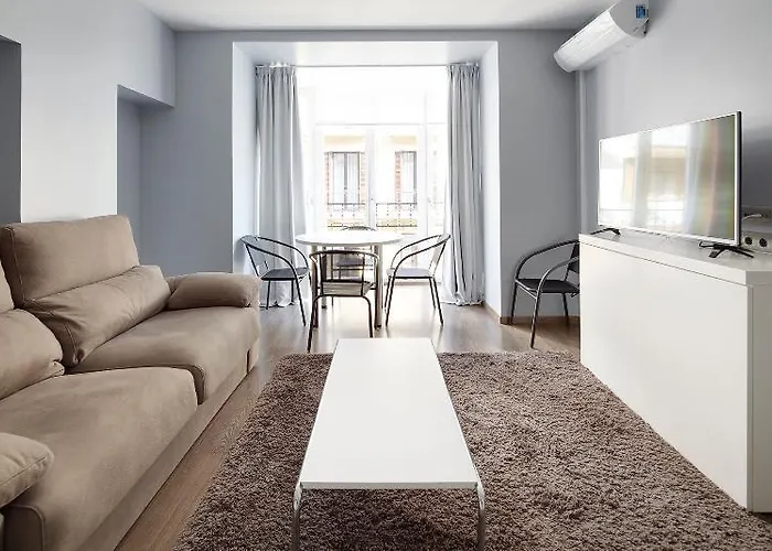 & Suites Arrizul Gros فندق